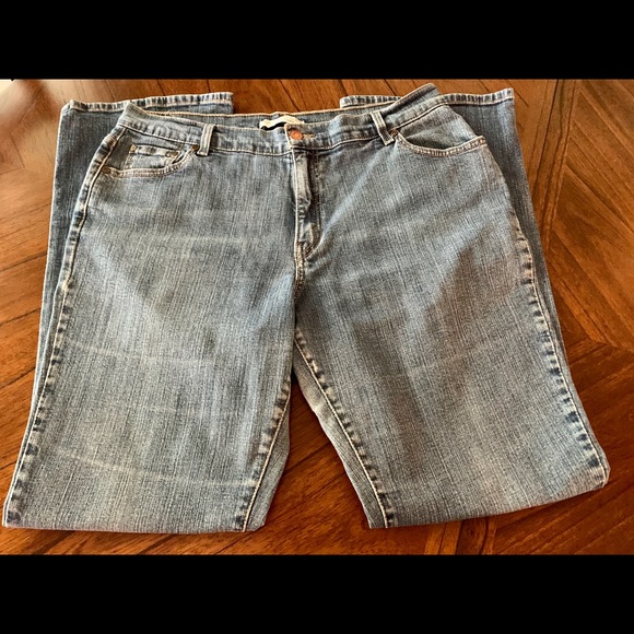 Levi’s Relaxed Bootcut 550 Jeans - Picture 2 of 6